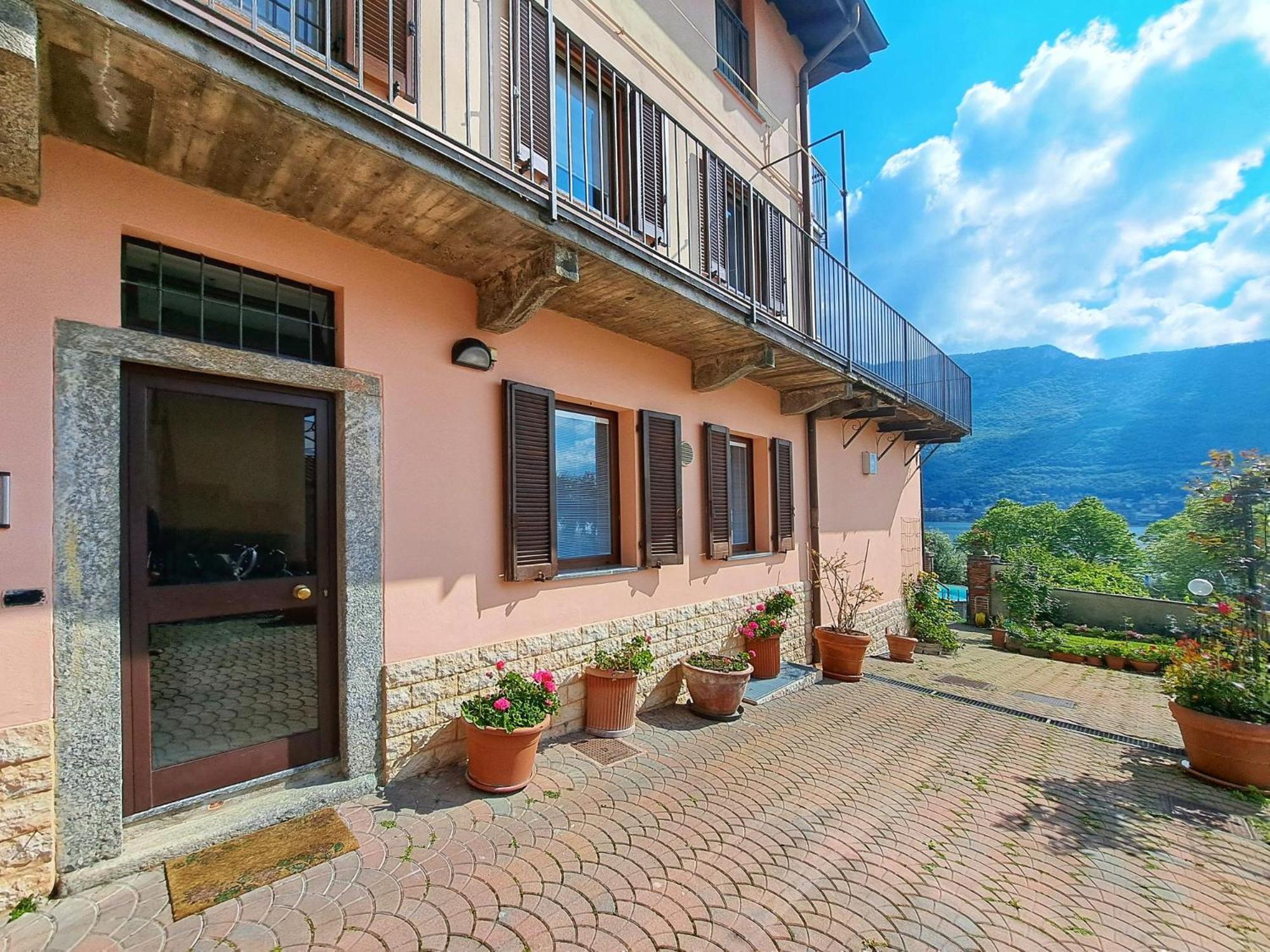 Le Rose Sul Lago Pescate Luaran gambar