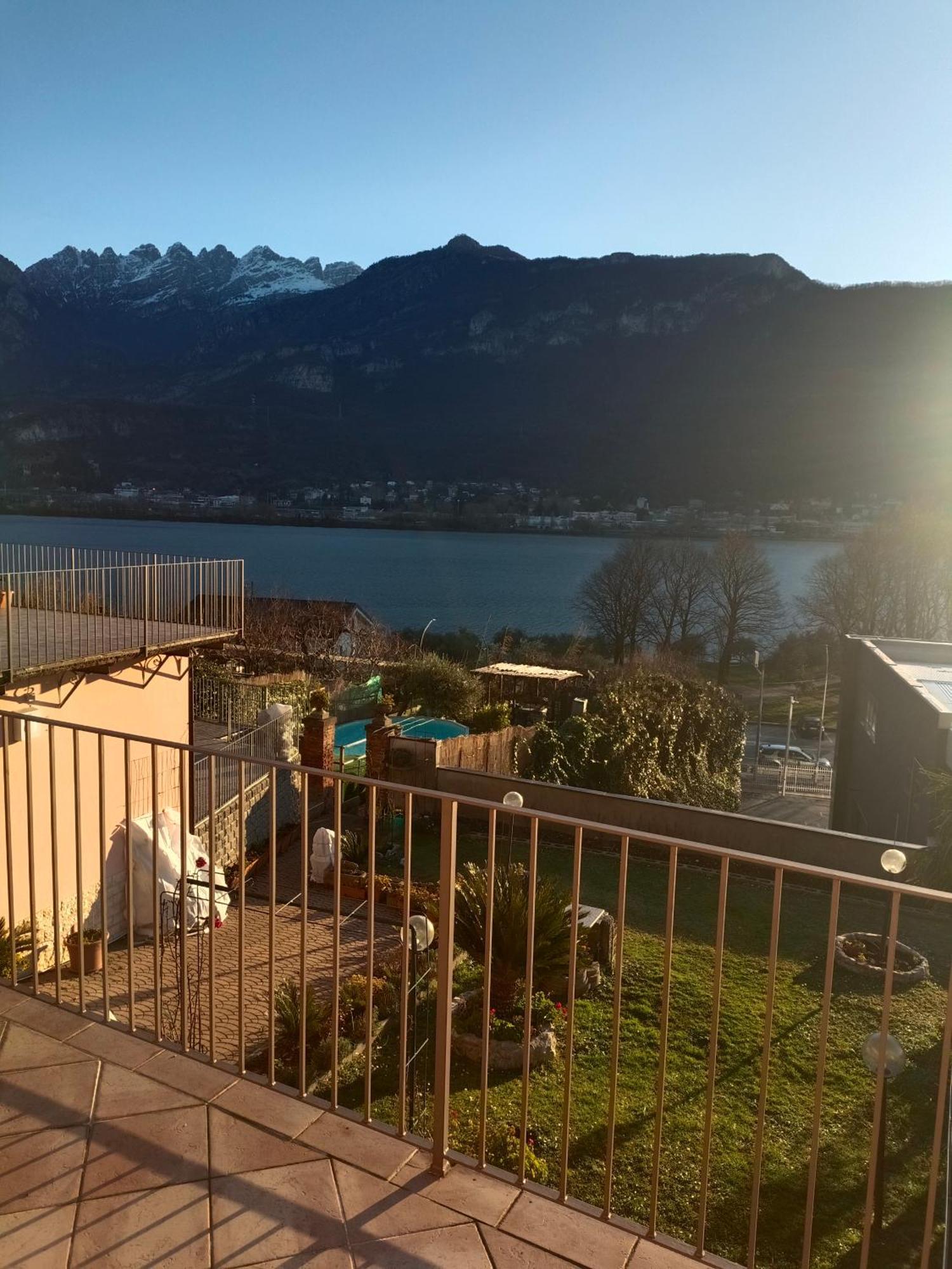 Le Rose Sul Lago Pescate Luaran gambar